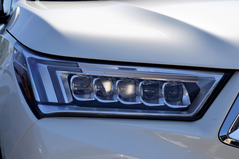 automobile-COLLONGUES-min_acura-headlamp-2834131